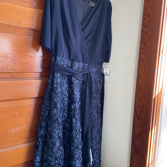 Alex Evenings Petite Tea-Length Lace/Jersey Dress Rosette Lace Skirt & Tie Belt - Picture 2 of 2